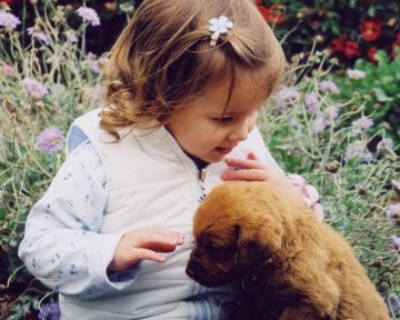 Niña con cachorro